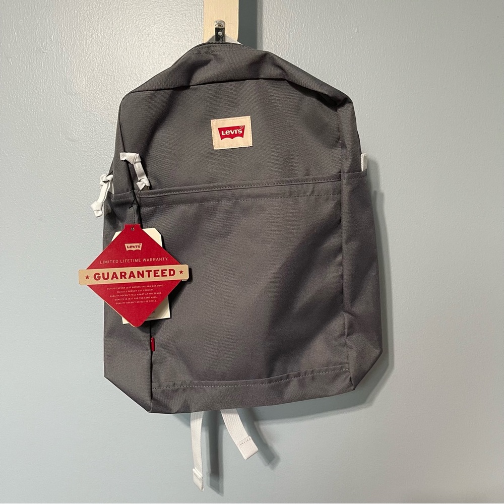 Levis. 22 L Zip Top Backpack grey